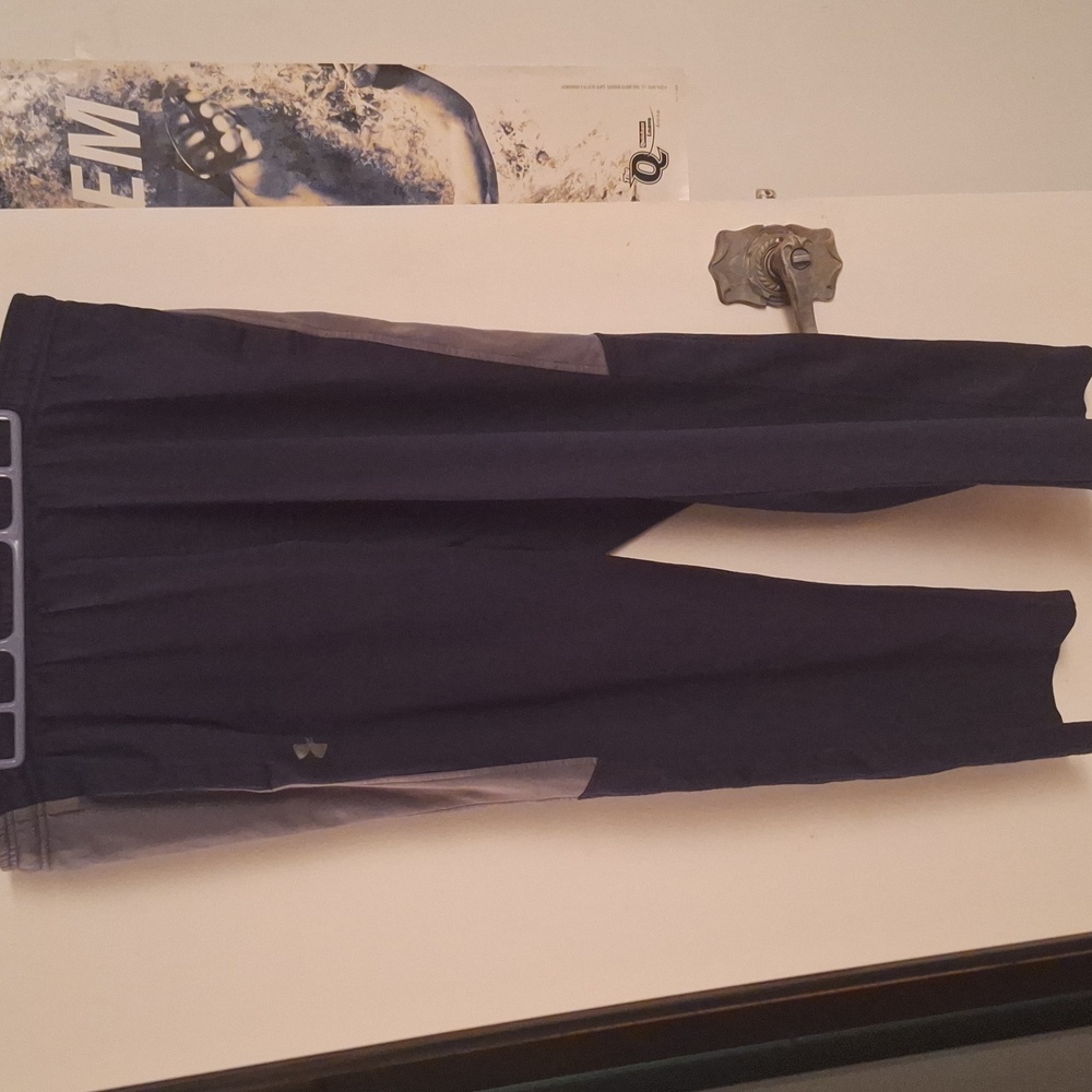 READ DESCRIPTION - UNDER ARMOUR mens XL navy coldgear loose fitting jogger Pants